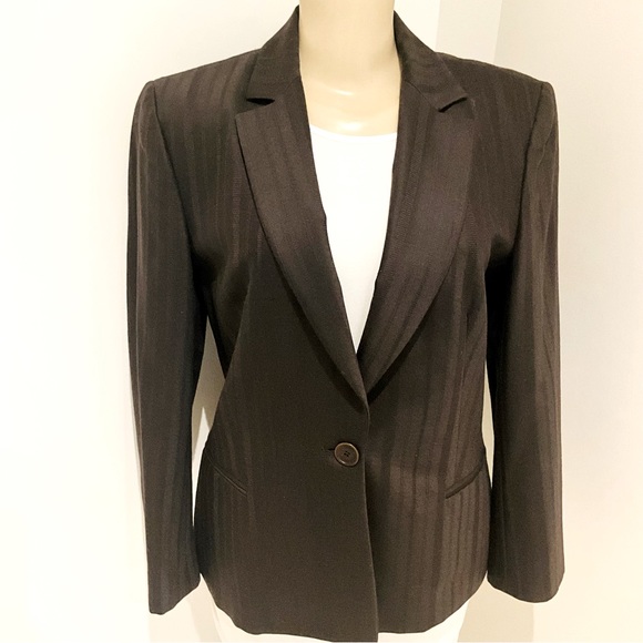 GEANFRANCO FERRE STUDIO BROWN COLOR BLAZER.